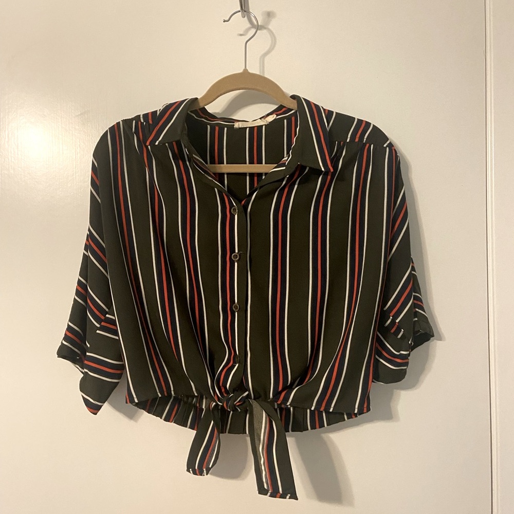Boutique | Cropped Collared Shirt (Small)